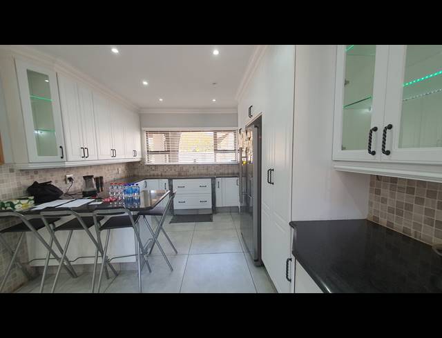 4 BEDROOM FREEHOLD FOR SALE IN BRACKENHURST
